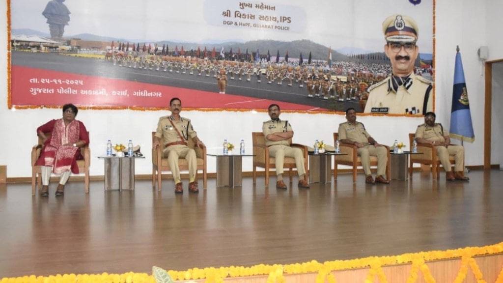 રાજ્યના પોલીસ વડા વિકાસ સહાયે કહ્યું – આત્મસન્માન અને ગર્વથી ભયમુક્ત બની કામગીરી કરો