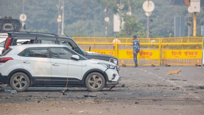 પોલીસે કારના પહેલા માલિકના મકાનમાલિકને પૂછપરછ માટે અટકાયતમાં લીધો છે. (EXPRESS PHOTO BY PRAVEEN KHANNA)