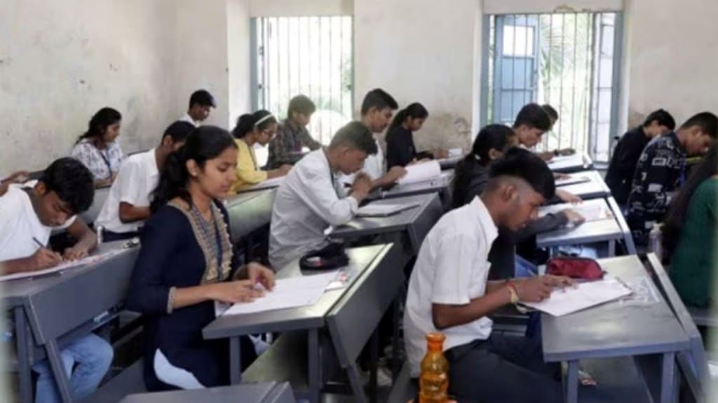 ધોરણ 10 અને 12ની બોર્ડની પરીક્ષાનો કાર્યક્રમ જાહેર, આ તારીખથી શરુ થશે પ્રથમ પેપર, જુઓ ટાઇમટેબલ ધોરણ 10 અને 12ની બોર્ડની પરીક્ષાનો કાર્યક્રમ જાહેર, આ તારીખથી શરુ થશે પ્રથમ પેપર, જુઓ ટાઇમટેબલ