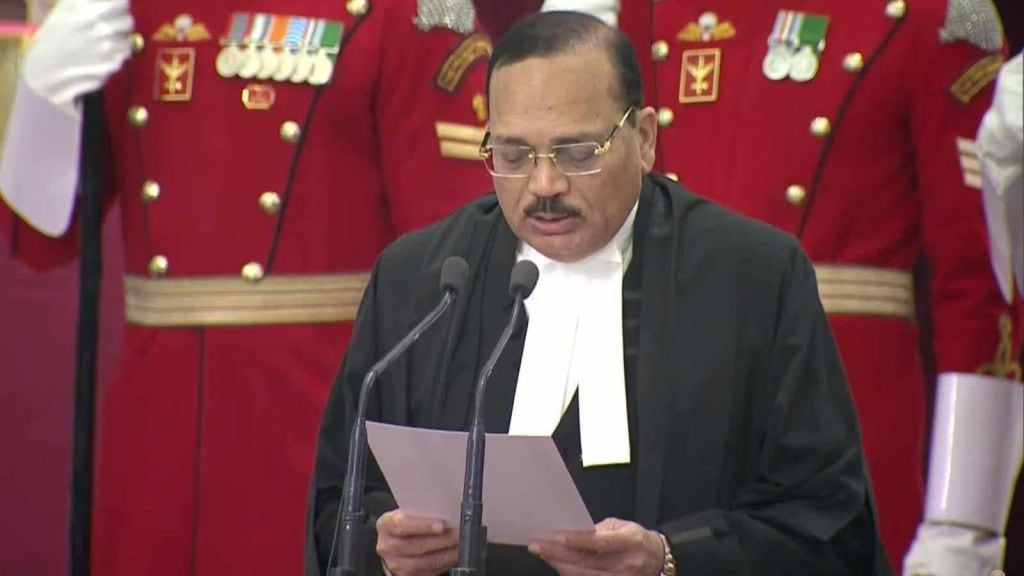 Justice Suryakant Oath : જસ્ટિસ સૂર્યકાંત કોણ છે? રાષ્ટ્રપતિ એ લેવડાવ્યા ભારતની સુપ્રીમ કોર્ટના મુખ્ય ન્યાયાધીશના શપથ