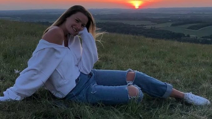 હરાજીમાં બેલને 90 લાખ રૂપિયા ખર્ચ કરીને RCB એ પોતાની ટીમમાં ઉમેરી હતી. બેલ હરાજીમાં સૌથી વધુ બોલી લગાવનાર ખેલાડી હતી. (તસવીર: સોશિયલ મીડિયા)