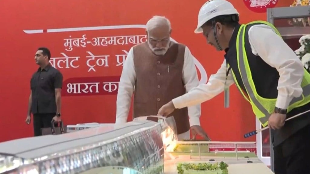 ભારતમાં ટૂંક સમયમાં બુલેટ ટ્રેન દોડશે, પીએમ મોદીએ સુરત સ્ટેશનનું નિરીક્ષણ કર્યું ભારતમાં ટૂંક સમયમાં બુલેટ ટ્રેન દોડશે, પીએમ મોદીએ સુરત સ્ટેશનનું નિરીક્ષણ કર્યું