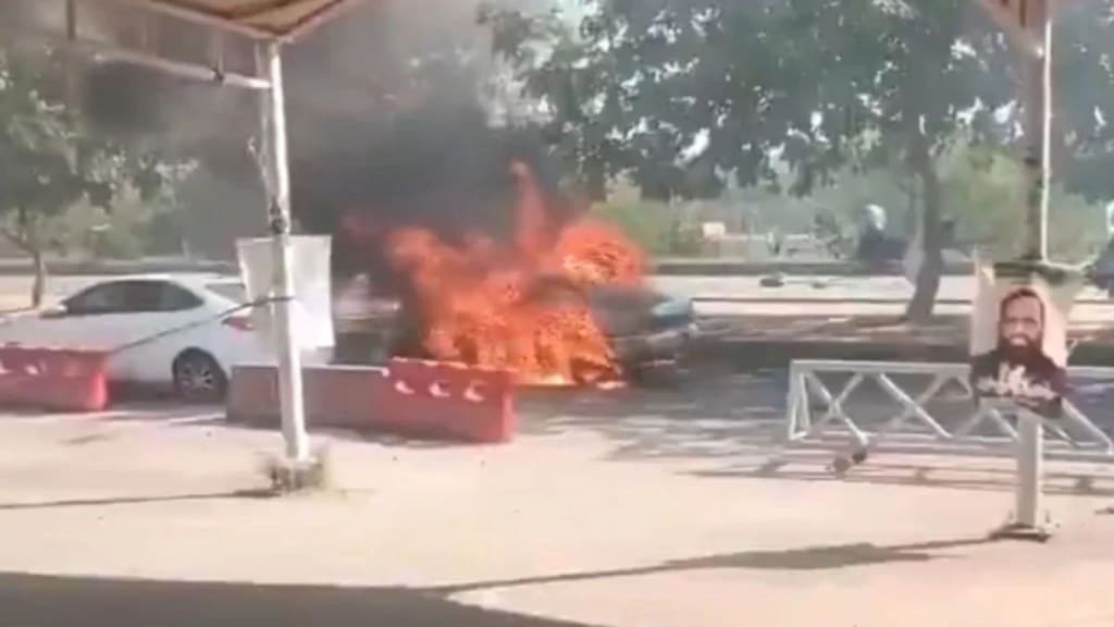 Pakistan car blast : પાકિસ્તાનના ઇસ્લામાબાદમાં કોર્ટની બહાર બોમ્બ બ્લાસ્ટ, 12 લોકોના મોત Pakistan car blast : પાકિસ્તાનના ઇસ્લામાબાદમાં કોર્ટની બહાર બોમ્બ બ્લાસ્ટ, 12 લોકોના મોત