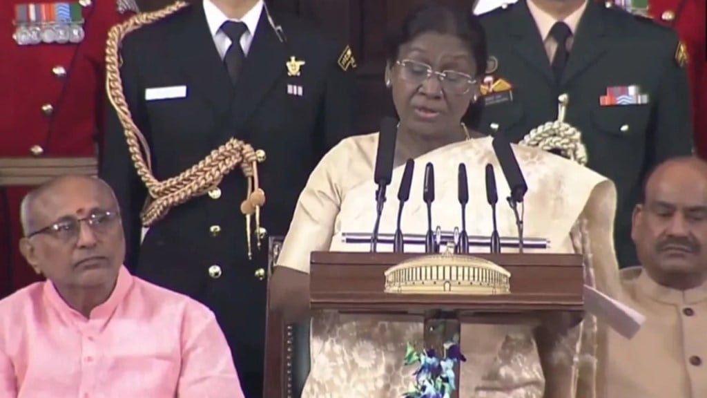 બંધારણ દિવસના કાર્યક્રમમાં રાષ્ટ્રપતિ મુર્મુએ કહ્યું, “રાષ્ટ્રવાદી વિચારસરણી અપનાવવા માટે એક માર્ગદર્શક દસ્તાવેજ છે “ બંધારણ દિવસના કાર્યક્રમમાં રાષ્ટ્રપતિ મુર્મુએ કહ્યું, “રાષ્ટ્રવાદી વિચારસરણી અપનાવવા માટે એક માર્ગદર્શક દસ્તાવેજ છે “