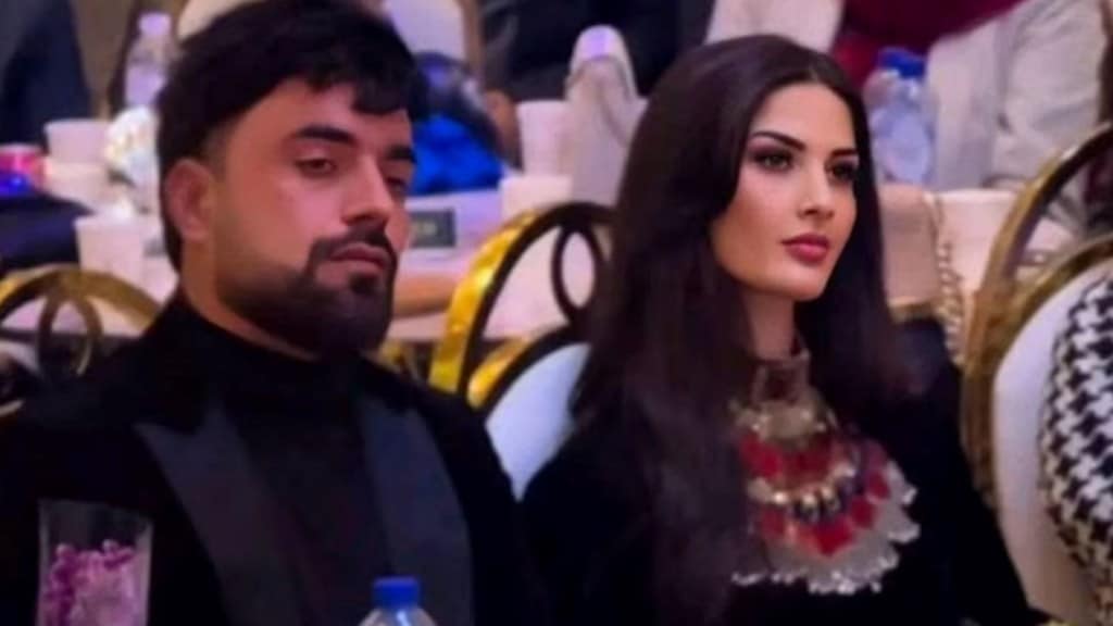 રાશિદ ખાનની મહિલા સાથે તસવીર વાયરલ થતા હંગામો, ક્રિકેટરે બતાવી સચ્ચાઇ