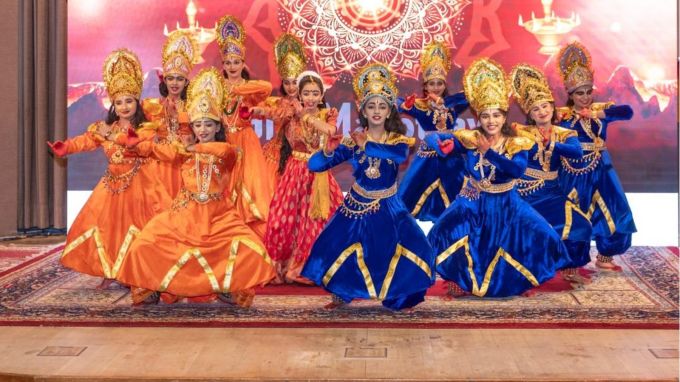 તેમણે જણાવ્યું હતું કે આ કાર્યક્રમ ભગવદ ગીતામાં સમાવિષ્ટ સંવાદિતા, ફરજ અને નિઃસ્વાર્થ કાર્યના સાર્વત્રિક મૂલ્યો પર ચિંતન કરવાની તક પૂરી પાડે છે. (photo- @IndianEmbRiyadh)