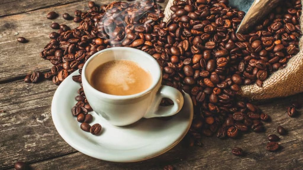 સવારે 6:30 થી 8 વાગ્યાની વચ્ચે કે 9 થી 11 વાગ્યાની વચ્ચે? 1 કપ કોફી ક્યારે પીવી જોઈએ? સવારે 6:30 થી 8 વાગ્યાની વચ્ચે કે 9 થી 11 વાગ્યાની વચ્ચે? 1 કપ કોફી ક્યારે પીવી જોઈએ?