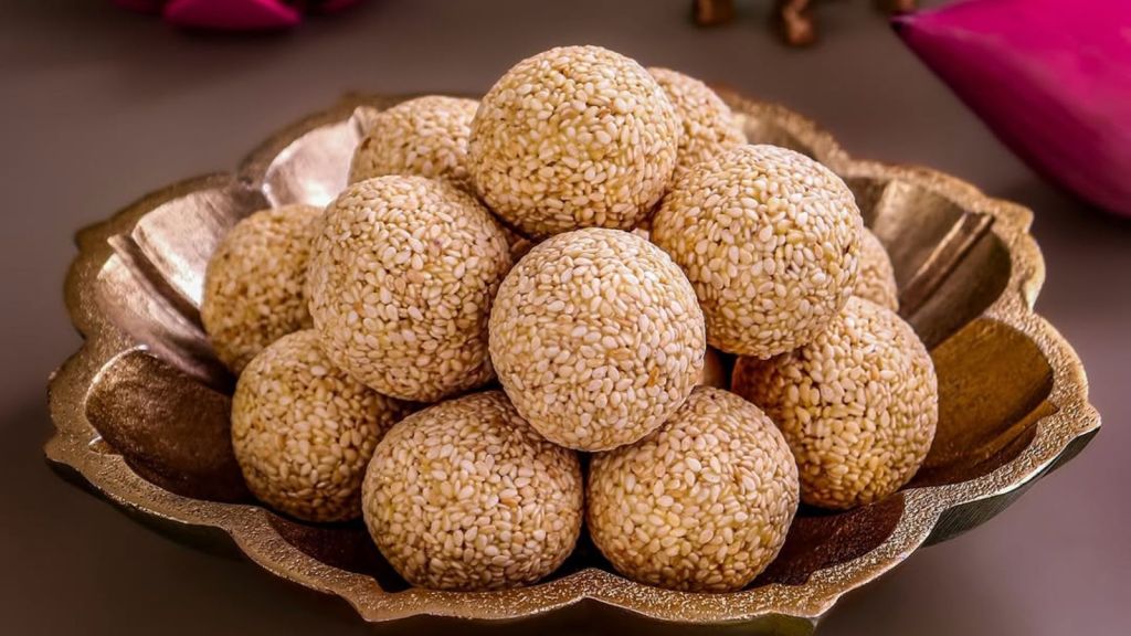 Til Laddu Recipe : શુગર ફ્રી તલ લાડુ રેસીપી, ડાયાબિટીસ દર્દી પણ ચિંતા કર્યા વગર ખાઇ શકશે Til Laddu Recipe : શુગર ફ્રી તલ લાડુ રેસીપી, ડાયાબિટીસ દર્દી પણ ચિંતા કર્યા વગર ખાઇ શકશે