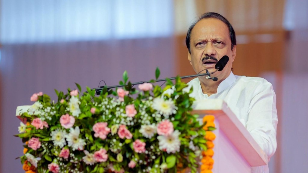 ‘તમારી પાસે મત છે, મારી પાસે પૈસા છે જો…’ મહારાષ્ટ્રના ડિપ્ટી CM અજિત પવારે મતદારોને આપી ‘ધમકી’