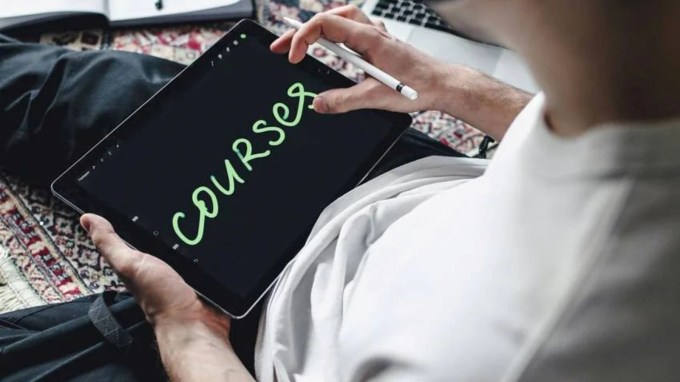 આ સાત ડિપ્લોમા કોર્સ કોઈપણ પ્રવાહના વિદ્યાર્થીઓ દ્વારા કરી શકાય છે. તે ગ્રેજ્યુએશન અથવા પોસ્ટ-ગ્રેજ્યુએશન સાથે કરી શકાય છે. ચાલો તેના વિશે તમને જણાવીએ: (Photo: Pexels)