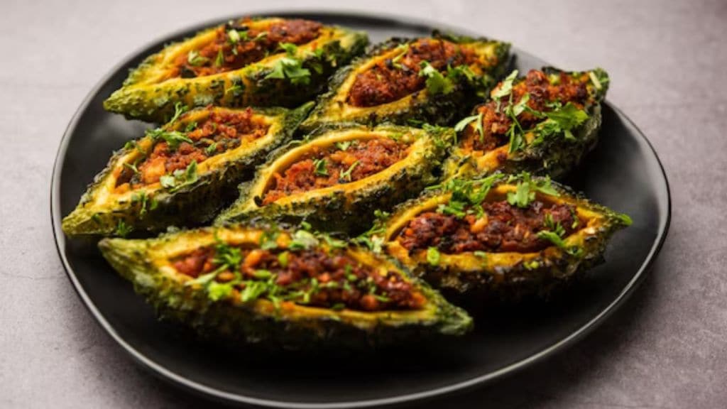 ભરેલા કારેલા શાક રેસીપી, આ રીતે બનાવશો તો કડવા નહિ નહિ લાગે! આ શાક ખાવાના ફાયદા જાણો ભરેલા કારેલા શાક રેસીપી, આ રીતે બનાવશો તો કડવા નહિ નહિ લાગે! આ શાક ખાવાના ફાયદા જાણો