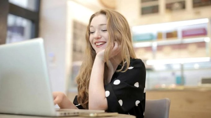 <strong>3- Diploma in Animation and Multimedia</strong><br>ફિલ્મથી લઈને જાહેરાત કંપનીઓ સુધી ઘણા ક્ષેત્રોમાં એનિમેશનની ખૂબ માંગ છે. તમે તમારા ગ્રેજ્યુએશનની સાથે આ ક્ષેત્રમાં ડિપ્લોમા પણ કરી શકો છો. શરૂઆતનો પગાર 3 થી 6 લાખ રૂપિયા સુધીનો હોઈ શકે છે. ત્રણથી પાંચ વર્ષ પછી તમે આ ક્ષેત્રમાં નોંધપાત્ર પગાર મેળવી શકો છો. (Photo: Pexels)