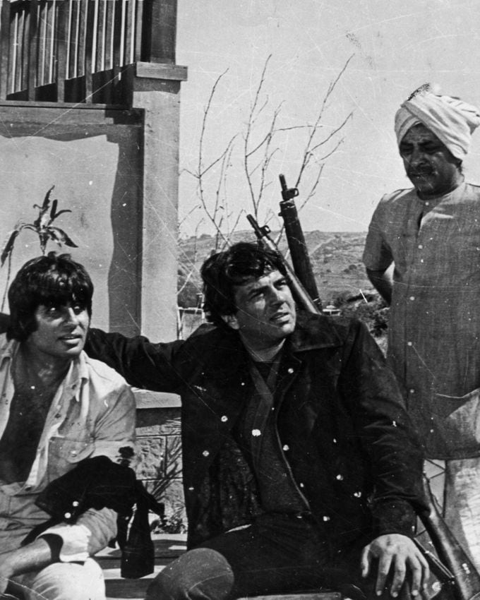 <strong>ધર્મેન્દ્ર કરિયર </strong>: તેની કરિયરમાં, તેઓ લાઈફ ઇન અ મેટ્રો, જોની ગદ્દર, અપને, યમલા પગલા દીવાના, રોકી ઔર રાની કી પ્રેમ કહાની અને તેરી બાતોં મેં ઐસા ઉલ્ઝા જિયા જેવી ફિલ્મોમાં સહાયક ભૂમિકામાં જોવા મળ્યા હતા. તેની ફિલ્મ ઇક્કીસ, જેમાં તે અગસ્ત્ય નંદા સાથે જોવા મળશે, આ વર્ષે ડિસેમ્બરમાં રિલીઝ થશે.