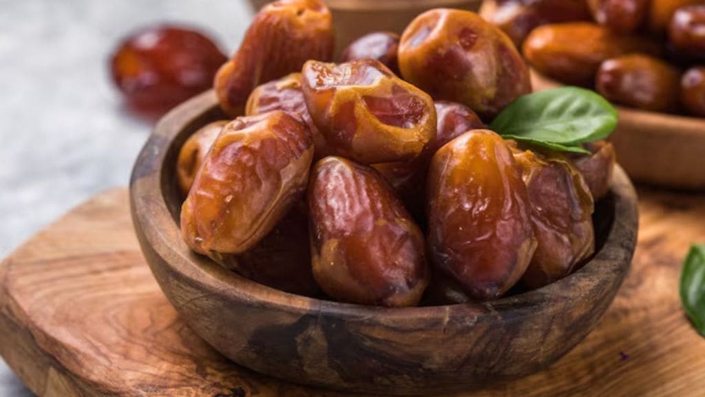 સવારે કેમ તમારે 2 ખજૂર ખાવી જોઈએ? સવારે કેમ તમારે 2 ખજૂર ખાવી જોઈએ?