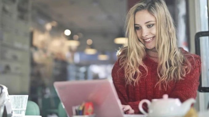 <strong>4- Diploma in Foreign Languages</strong><br>ભારતમાં ઘણી વિદેશી કંપનીઓ છે જેમને અનુવાદકોની જરૂર હોય છે. વધુમાં વિદેશથી ઘણા પ્રવાસીઓ આવે છે. તેથી વિદેશી ભાષાઓમાં ડિપ્લોમા કોર્સ કરવાથી તમને સારા પેકેજ સાથે રોજગાર શોધવામાં મદદ મળી શકે છે. (Photo: Pexels)