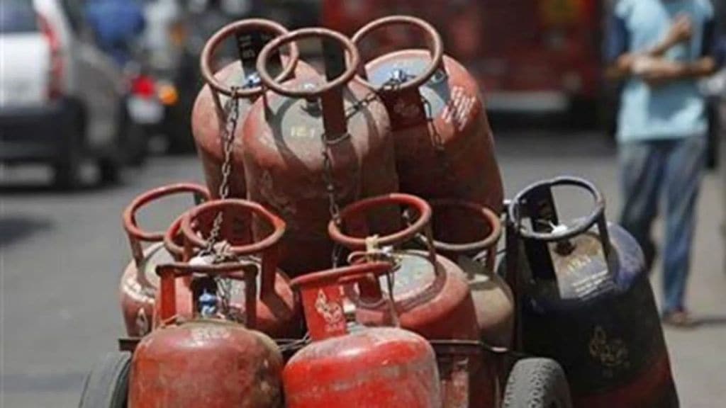 India US LPG Import Deal: ભારત અમેરિકાથી LPG આયાત માટે વેપાર સોદો કરશે, શું રાંધણગેસ સિલિન્ડર સસ્તો થશે India US LPG Import Deal: ભારત અમેરિકાથી LPG આયાત માટે વેપાર સોદો કરશે, શું રાંધણગેસ સિલિન્ડર સસ્તો થશે