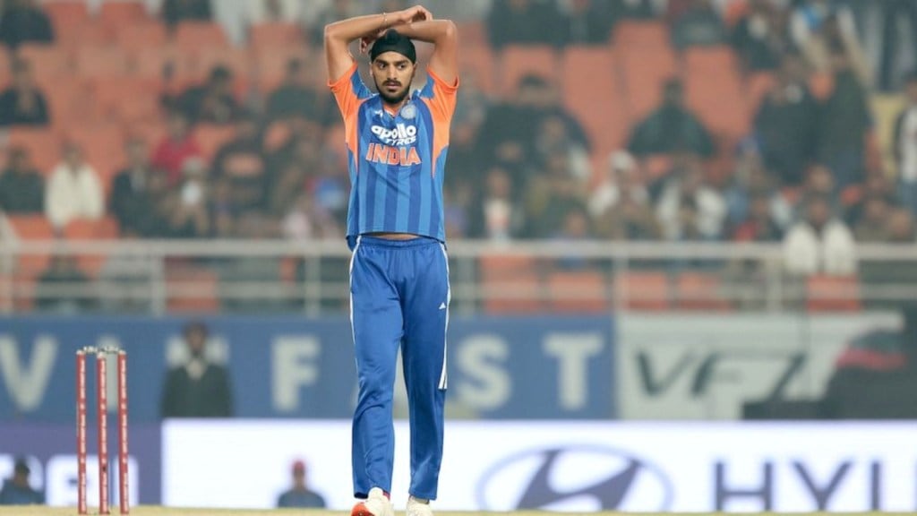 અર્શદીપ સિંહે 13 બોલની ઓવર ફેંકીને શરમજનક રેકોર્ડ બનાવ્યો, 1 ઓવરમાં નાંખ્યા 7 વાઈડ બોલ અર્શદીપ સિંહે 13 બોલની ઓવર ફેંકીને શરમજનક રેકોર્ડ બનાવ્યો, 1 ઓવરમાં નાંખ્યા 7 વાઈડ બોલ