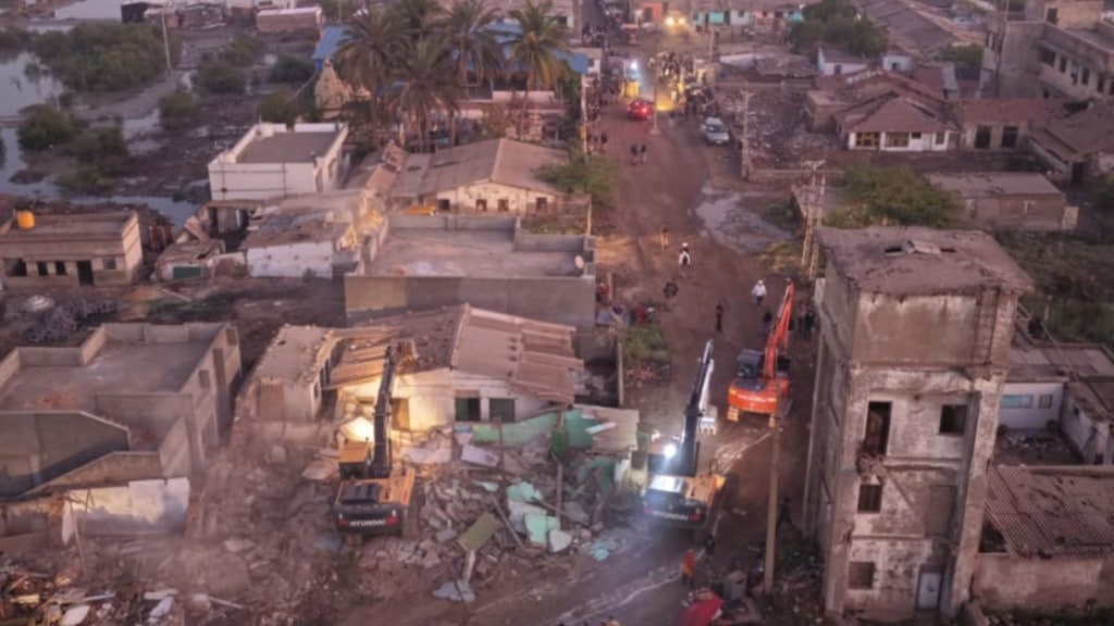 કંડલામાં બુલડોઝર કાર્યવાહી: આશરે ₹250 કરોડની 62 એકર જમીન ખાલી કરાવાઈ