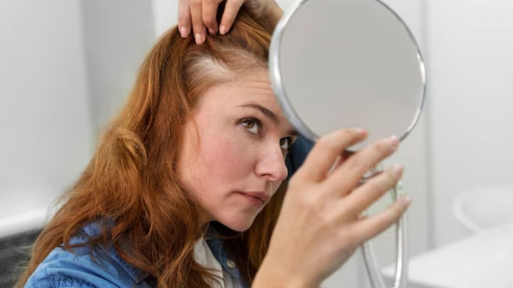 વાળ ખરવાનું ઓછું થશે, આ સરળ આદતો અજમાવો વાળ ખરવાનું ઓછું થશે, આ સરળ આદતો અજમાવો