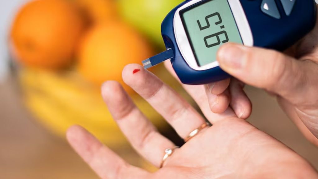 બ્લડ સુગર માત્ર 1 મિનિટમાં ઘટાડી શકાય? કેવી રીતે? બ્લડ સુગર માત્ર 1 મિનિટમાં ઘટાડી શકાય? કેવી રીતે?