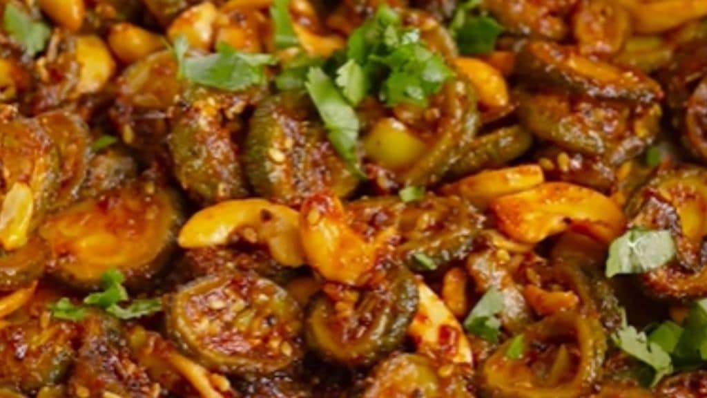 Kaju Karela Shaak Recipe | કાજુ કારેલા શાક રેસીપી, આ રીતે બનાવો જરાય કડવું નહિ થાય!